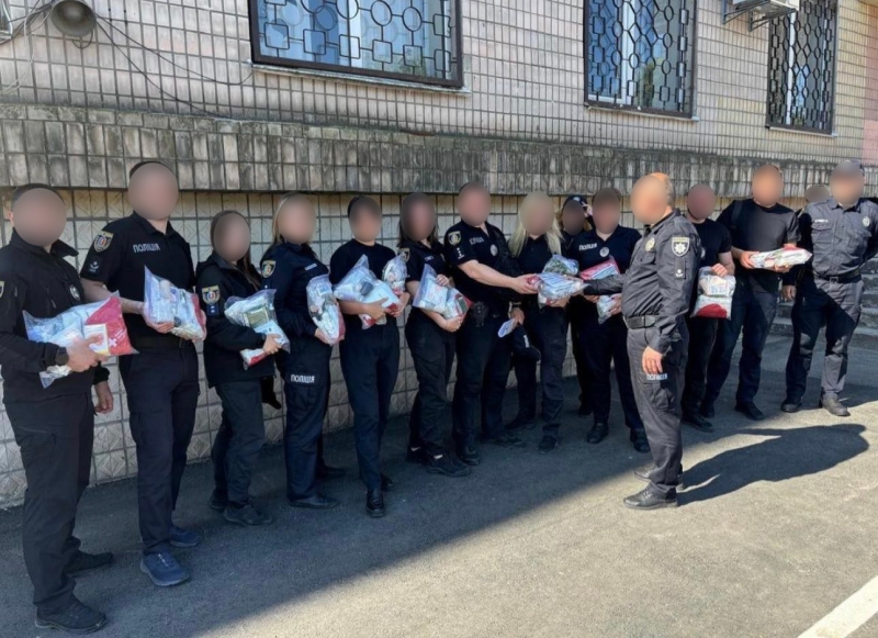 29.05.2024 Громадський дипломат ГО &laquo;Міжнародна дипломатична місія &laquo;ОБСЕ&raquo; Сергій Савчук з волонтерами передав медичні комплекти поліцейським.