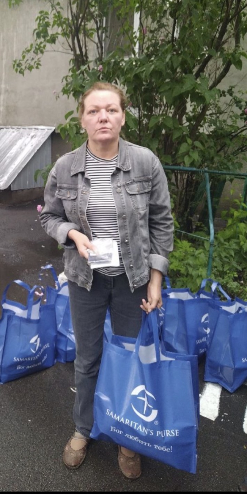 29.05.2024 Продовжуємо робити добрі справи, члени правління (громадські дипломати) ГО &laquo;Міжнародна дипломатична місія &laquo;ОБСЕ&raquo; Самсон Загоруйко, Георгій Полуектов, Володимир Драгунов роздають продукти харчування малозабезпеченим Киянам.