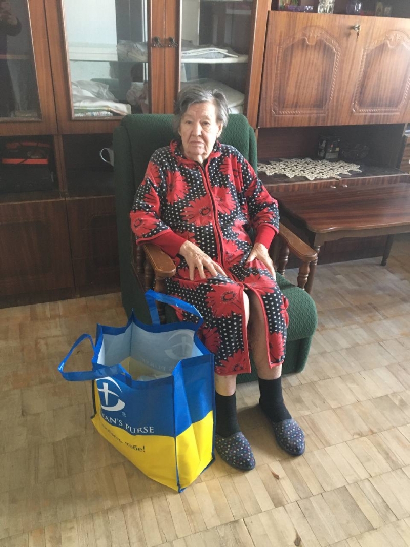 26.04.2025 Продовжуємо робити добрі справи!  Член правління (громадський дипломат) ГО &laquo; Міжнародна Дипломатична місія &laquo;ОБСЕ&raquo; Самсон Загоруйко передав малозабезпеченим хворій людині похилого віку продукти харчування.